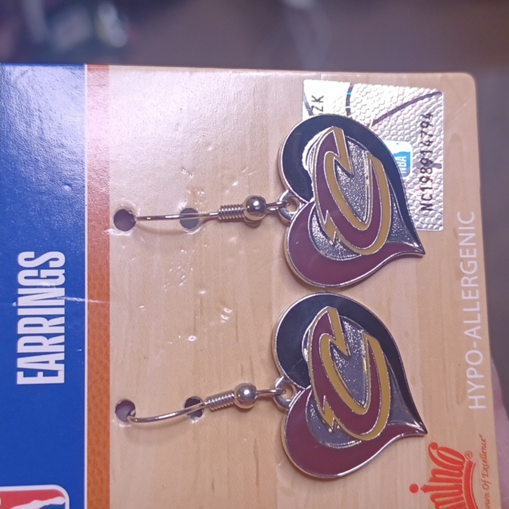 NBA Cleveland Cavaliers Heart Earrings - Black and Silver
